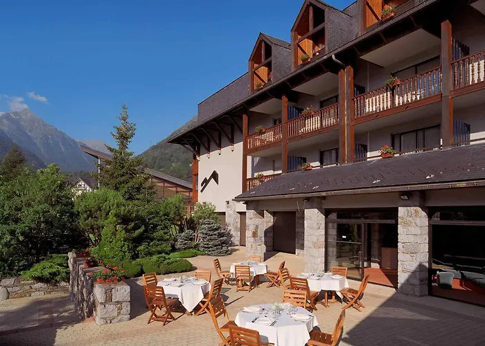 Отель Mercure Saint-lary