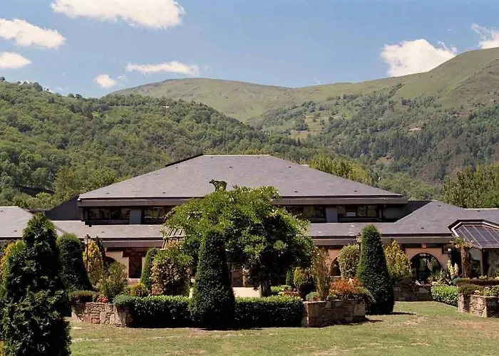 Отель Mercure Saint-lary Сен-Лари-Сулан